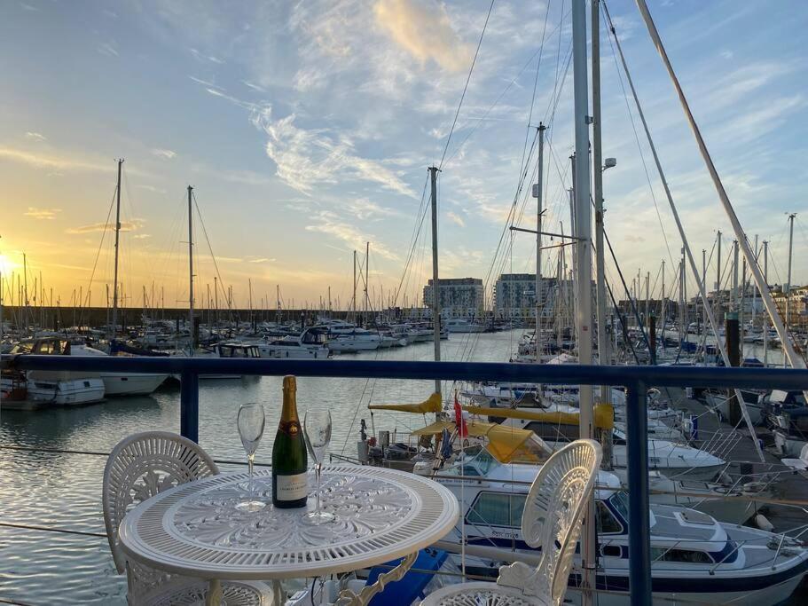 Seascape - Floating Home At Brighton Marina With Free Parking Exterior foto